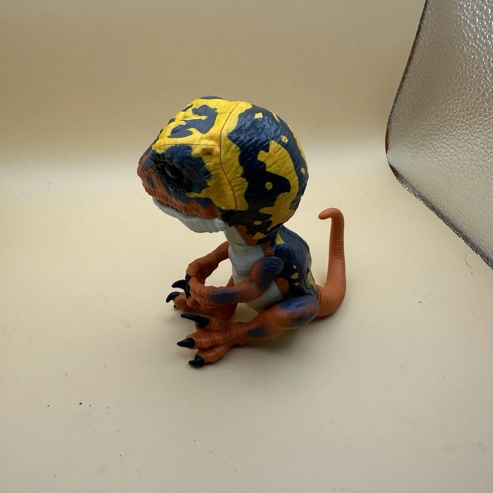 Wow Wee Fingerlings‎ Dinosaur Animated Roars And Moves Head
